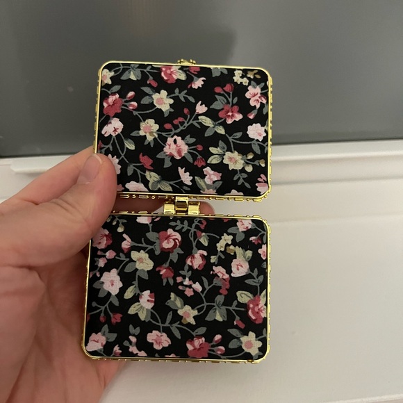 NEW Floral pocket compact mirror, OVAL, black - Picture 6 of 13